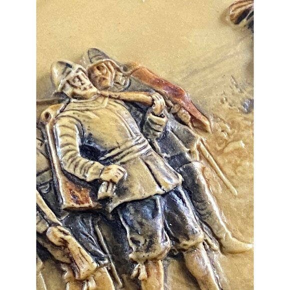 Antique IVOREX 1913 "The March Of Myles Standish" Wall Plaque With Hanger - Picture 8 of 15